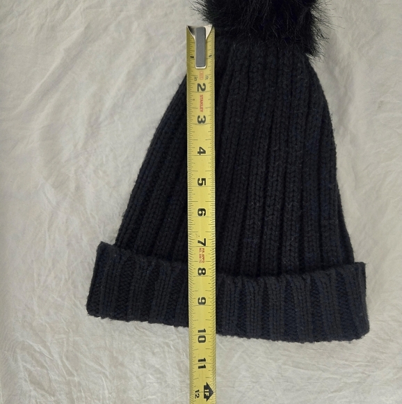 Old Navy Knitted Beanie Hat Black Unisex Men Women Winter Fall Snow Outdoors - Picture 4 of 4